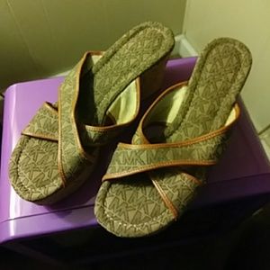 Michael kors platform sandals new size7